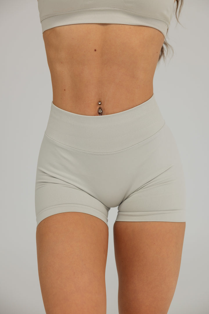 CONTOUR SHORTS - CLOUD GREY