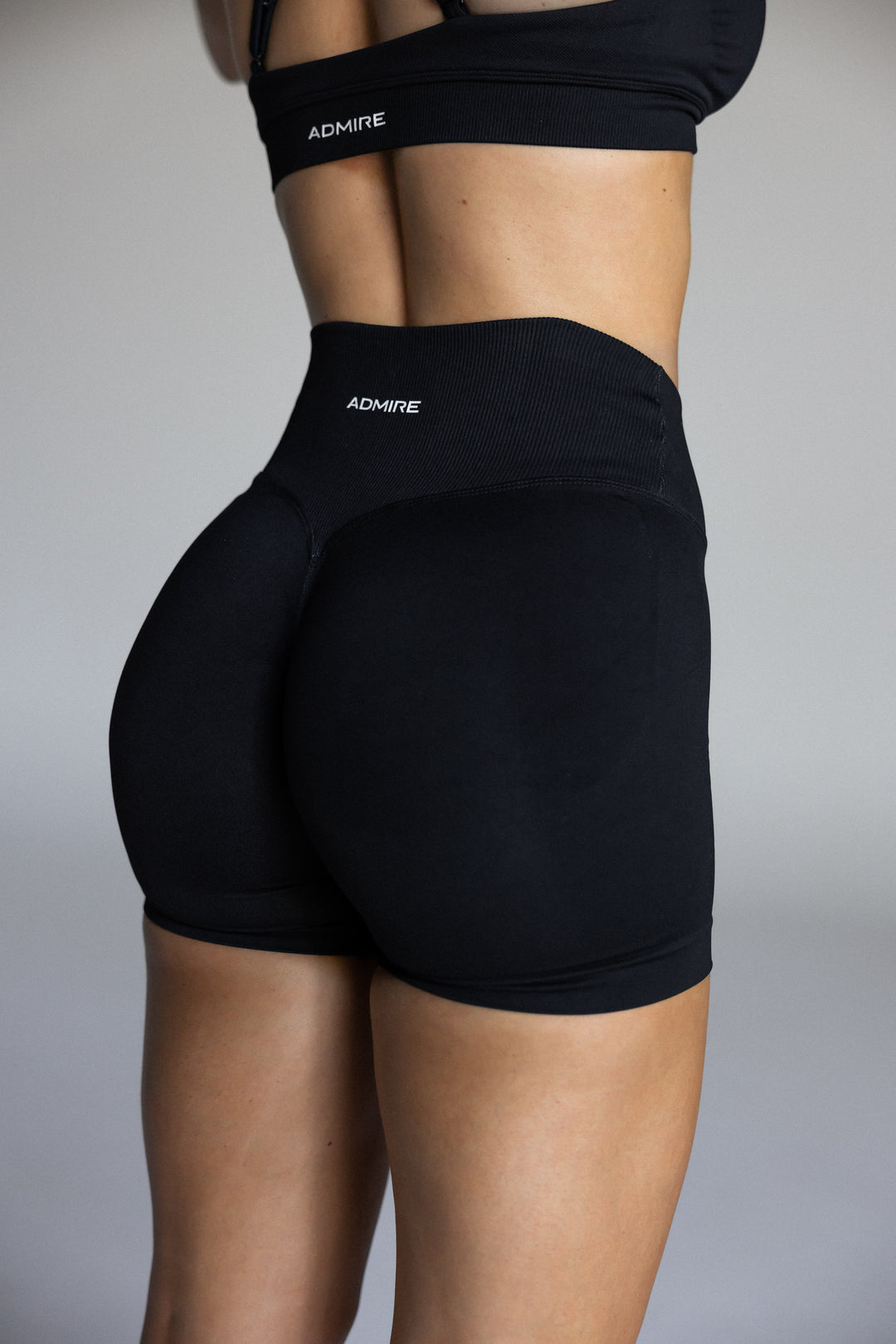 V FRONT CONTOUR SHORTS - MIDNIGHT